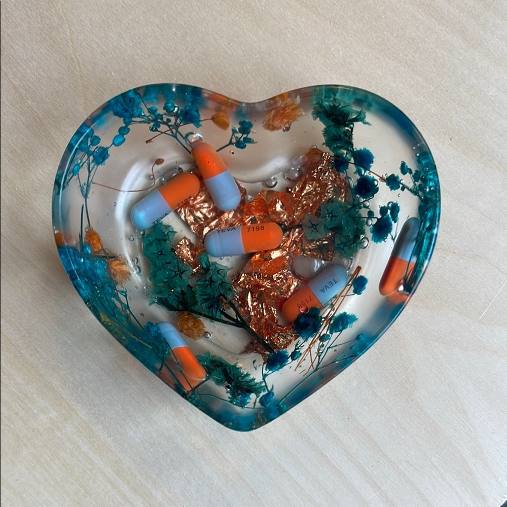Colorful epoxy resin Prozac pill dish tray heart shaped with flowers